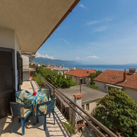 Laura *