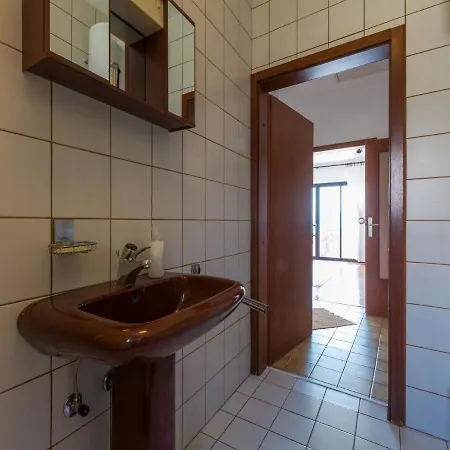 Laura * Novi Vinodolski