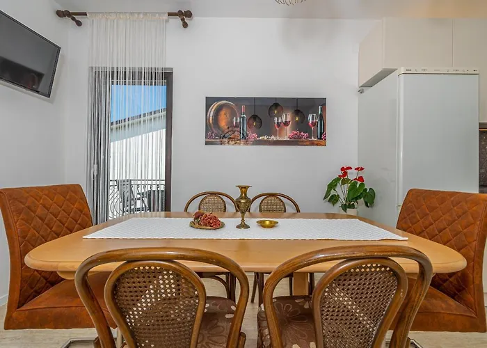 Laura Apartment