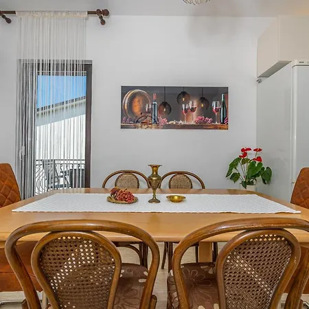 Laura Apartment