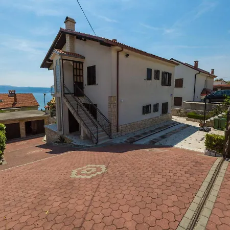 Laura Apartman *