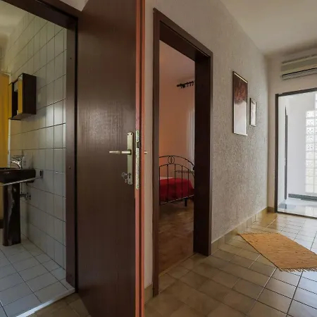 Apartment Laura *